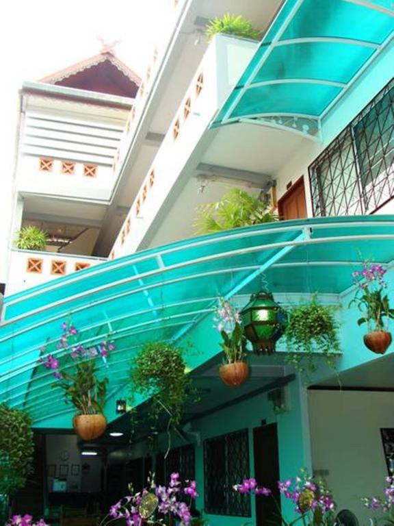 Junior House Vandrarhem Chiang Mai Exteriör bild