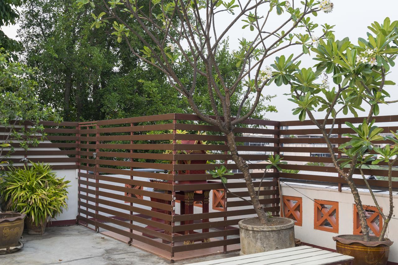 Junior House Vandrarhem Chiang Mai Exteriör bild