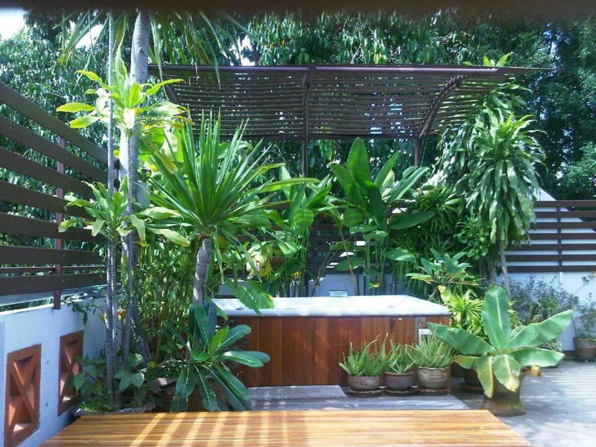Junior House Vandrarhem Chiang Mai Exteriör bild